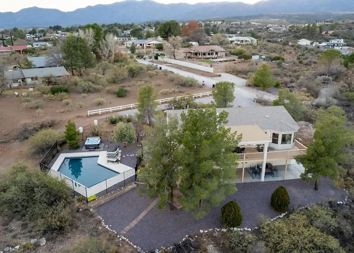 Holiday home Heated Pool And Jacuzzi, Scenic Mountain View, Lux And Cozy,