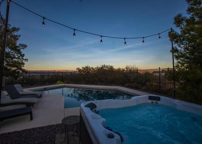 Heated Pool And Jacuzzi, Scenic Mountain View, Lux And Cozy, Holiday home *