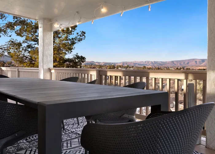 Holiday home Heated Pool And Jacuzzi, Scenic Mountain View, Lux And Cozy,