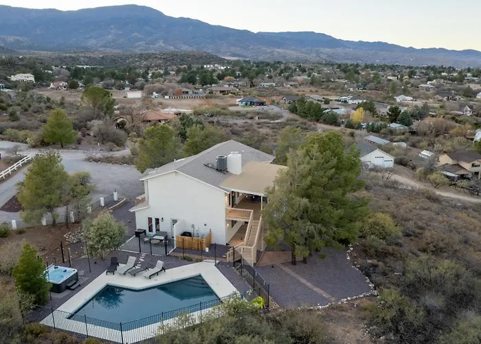 Holiday home Heated Pool And Jacuzzi, Scenic Mountain View, Lux And Cozy, *