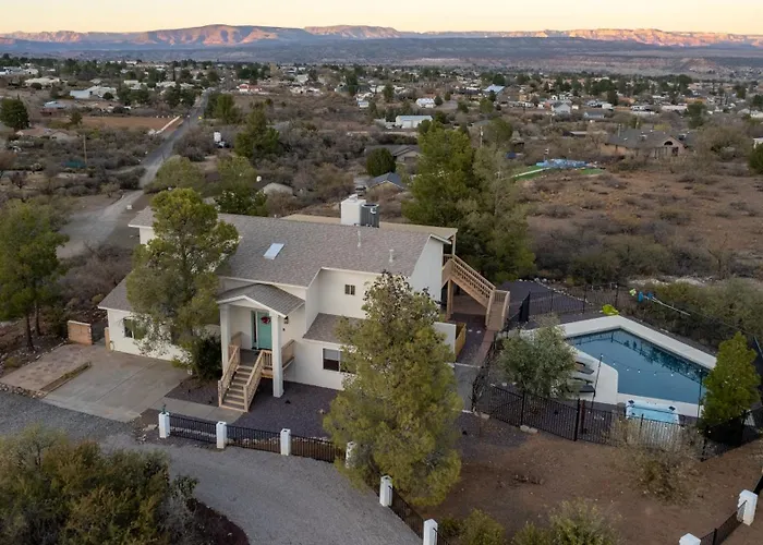Heated Pool And Jacuzzi, Scenic Mountain View, Lux And Cozy, Holiday home Cottonwood
