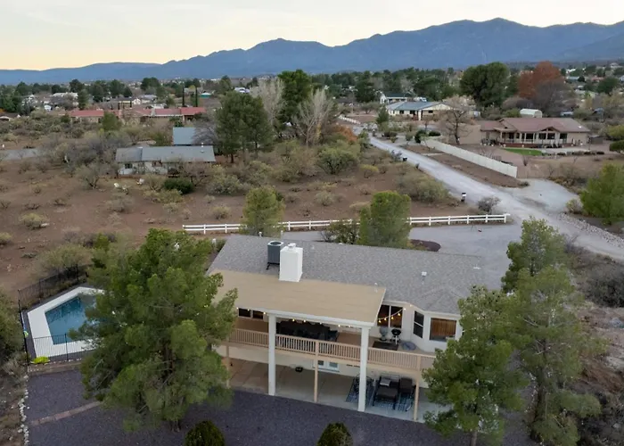 Heated Pool And Jacuzzi, Scenic Mountain View, Lux And Cozy, Holiday home